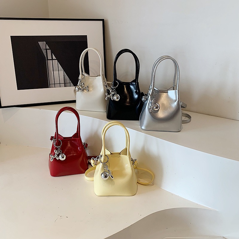 Elegant Compact Crossbody Purse - Chic Urban Accessory for Daily Carry