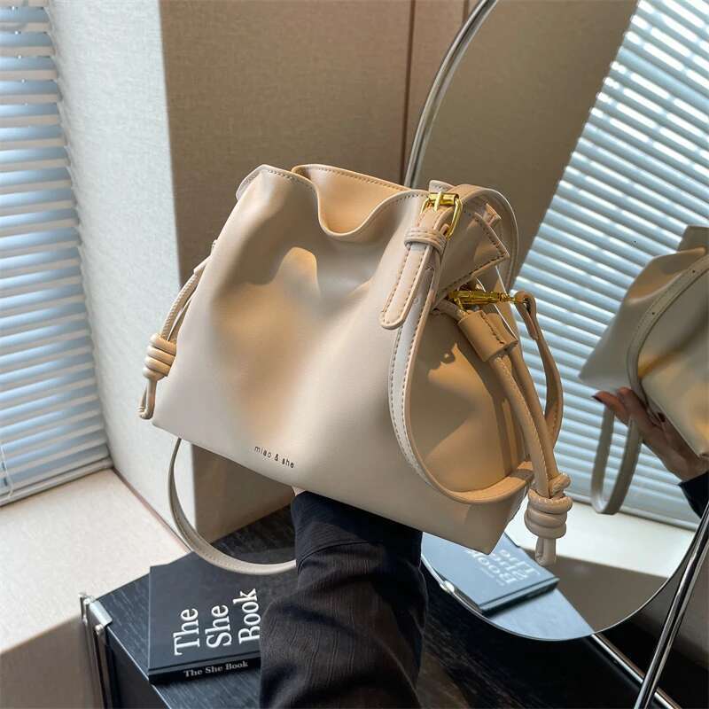Soft PU Leather Female Small Shoulder Pleated Cloud With Drawstring Solid Bucket Ladies Simple Chic Hobo Bag Satchel