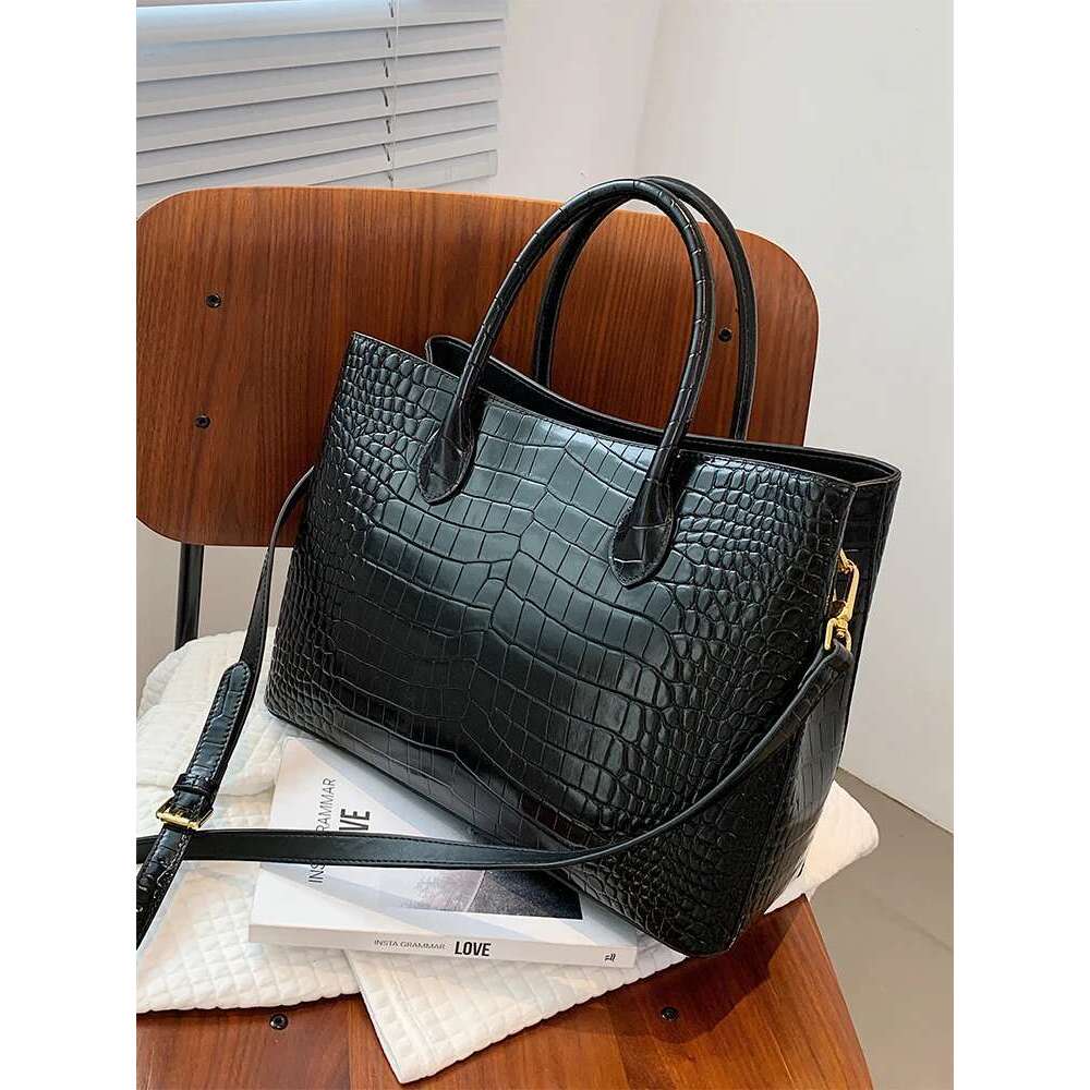 2024 New Crocodile Leather Women's Handbag Tote Large Capacity Shoulder Messenger Bag Commuter Fashion Portable Bags