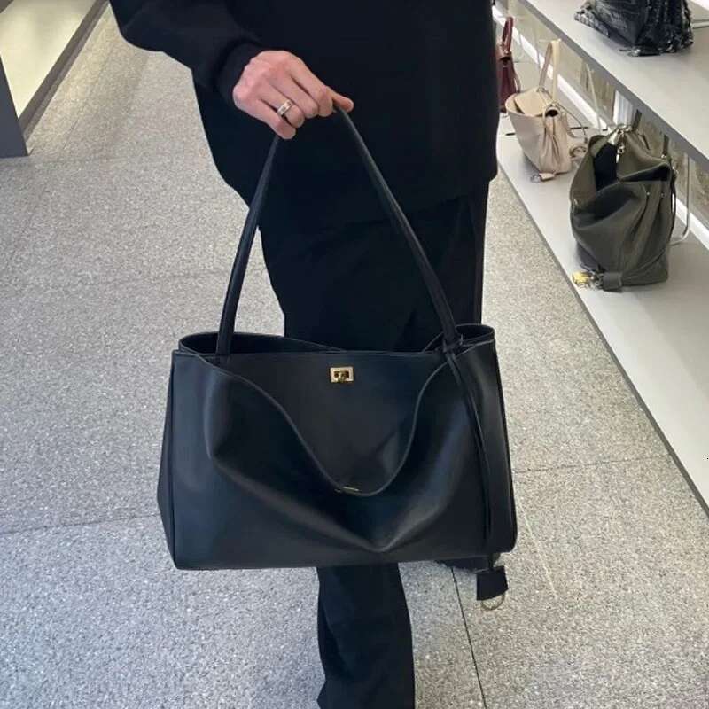 Design Hot Selling Motorcycle Shoulder Commuter Crossbody Armpit Genuine Leather Large Capacity Tote Bag