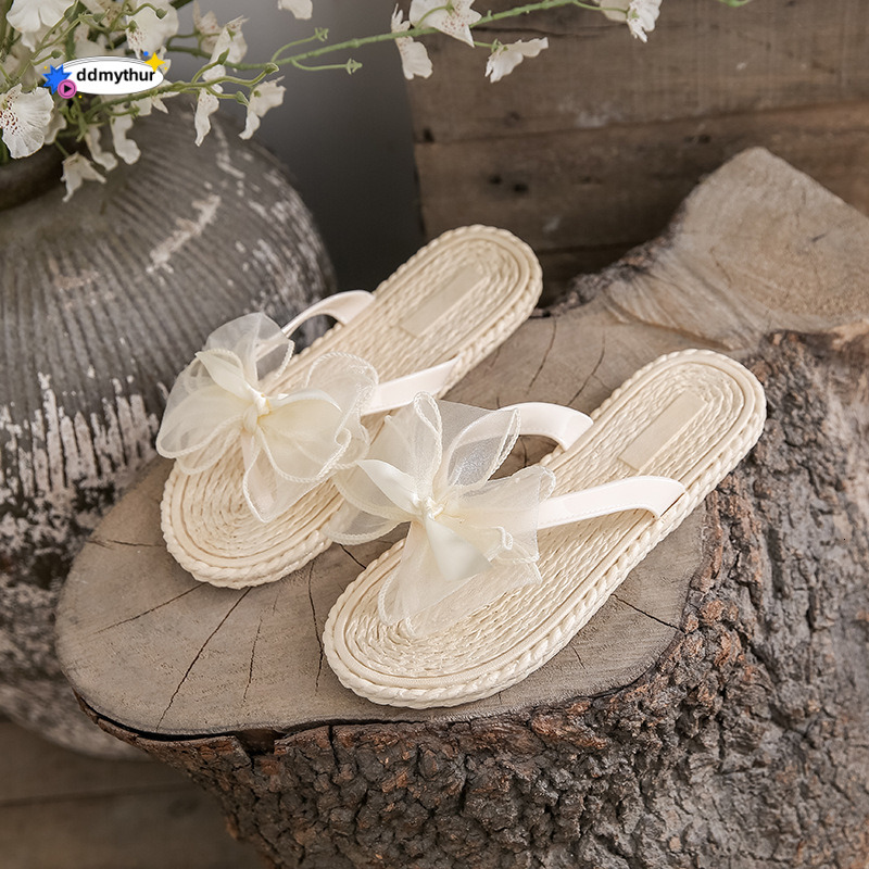 Women wearing flip flops in summer, fashionable and non slip on the beach, Instagram style beach bow sandals for women ddmythur