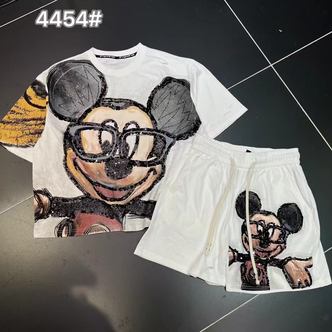 European casual sports suit womens 2025 new summer style fashionable short sleeved T-shirt with age reduction five quarter pants two pairs of pants