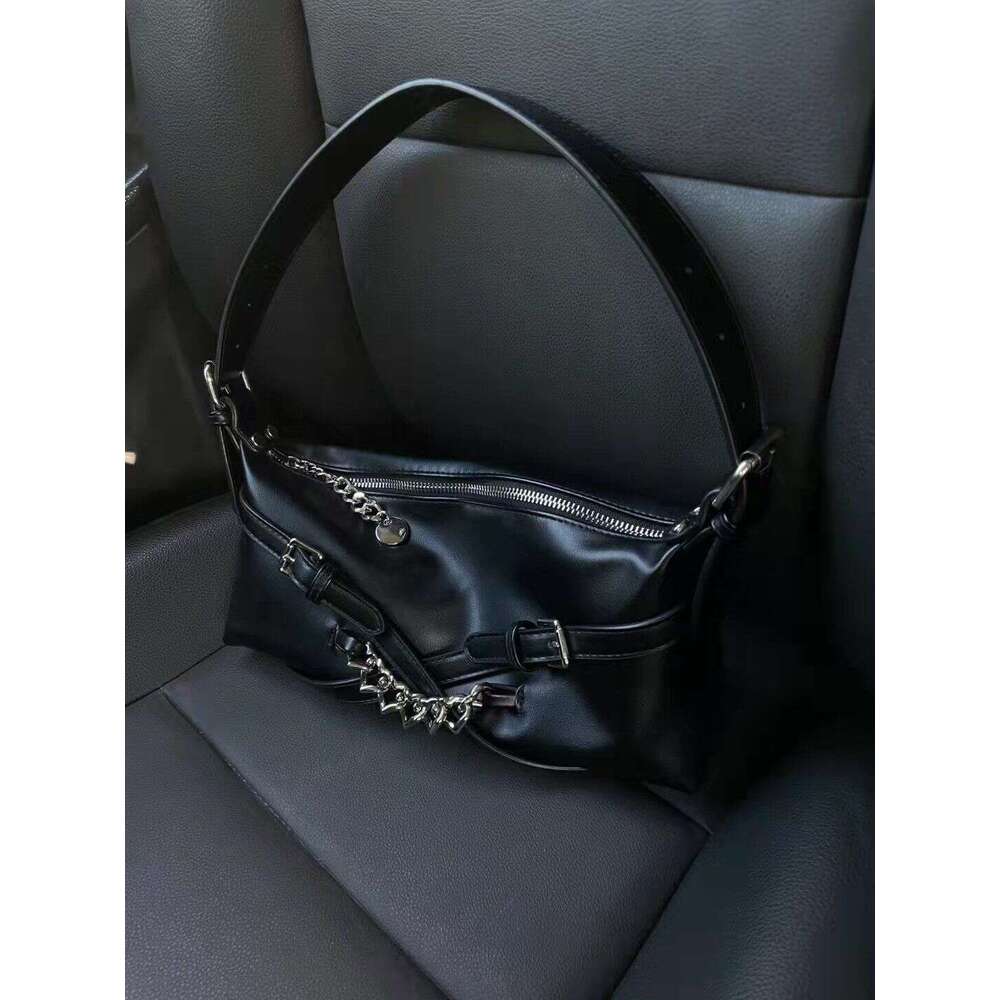 Underarm summer new casual versatile trendy and cool girl motorcycle bag niche high-end handbag for women