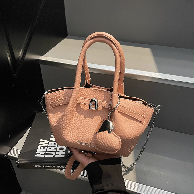 High end vegetable basket small shoulder fashionable hand-held armpit 2025 new trendy casual crossbody bag, textured women's bag
