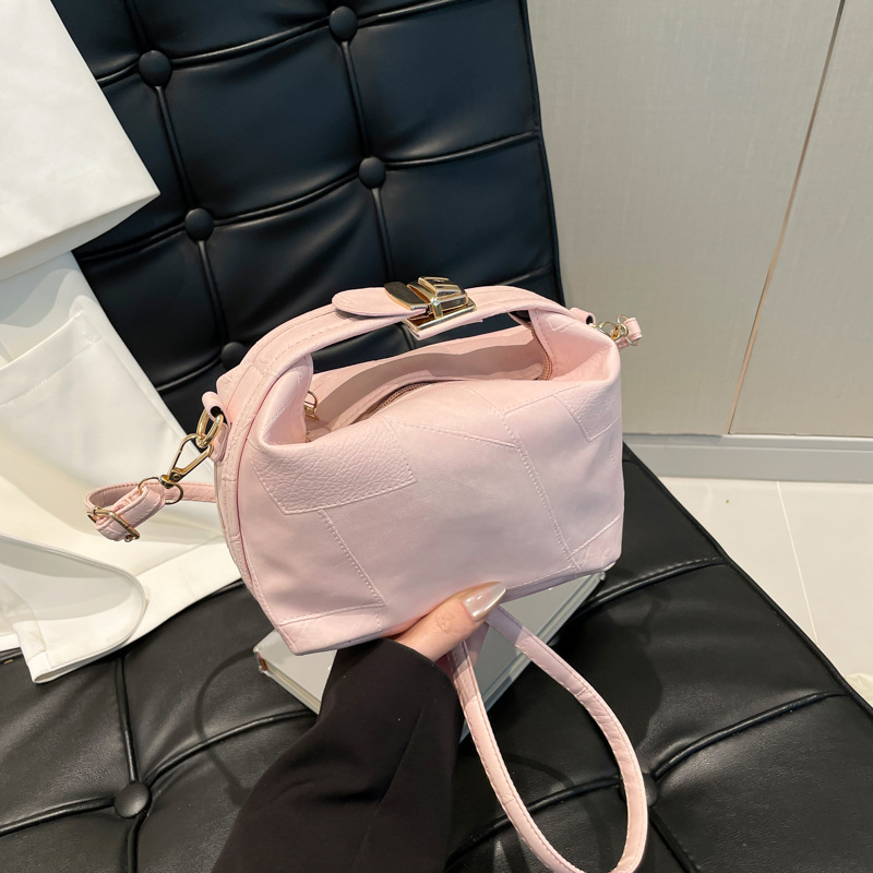 2025 Leisure Bucket Fashionable And Personalized New Free Delivery Designer Bag Trend Large Capacity Underarm Summer Simple Luxury Bag Crossbody Bag