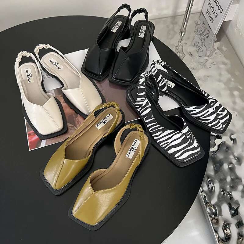 Leather cap sandals for women new flat bottomed square toe single shoes, retro exterior wear, anti slip beach slippers
