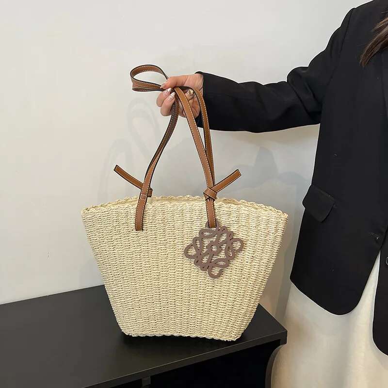 Elegant Ladies Crossbody Leather Shoulder Handbag Women's Tote Messenger Bag Vintage Carving Pattern Designer Style
