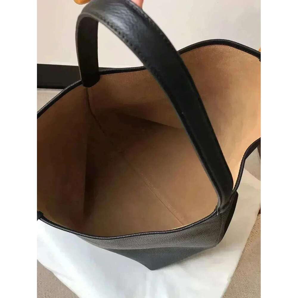Tote Cowhidel Eather Large-Capacity Bucket Bags Soft Leather Big Handbag For Women Beach Makeup Bag Organizer