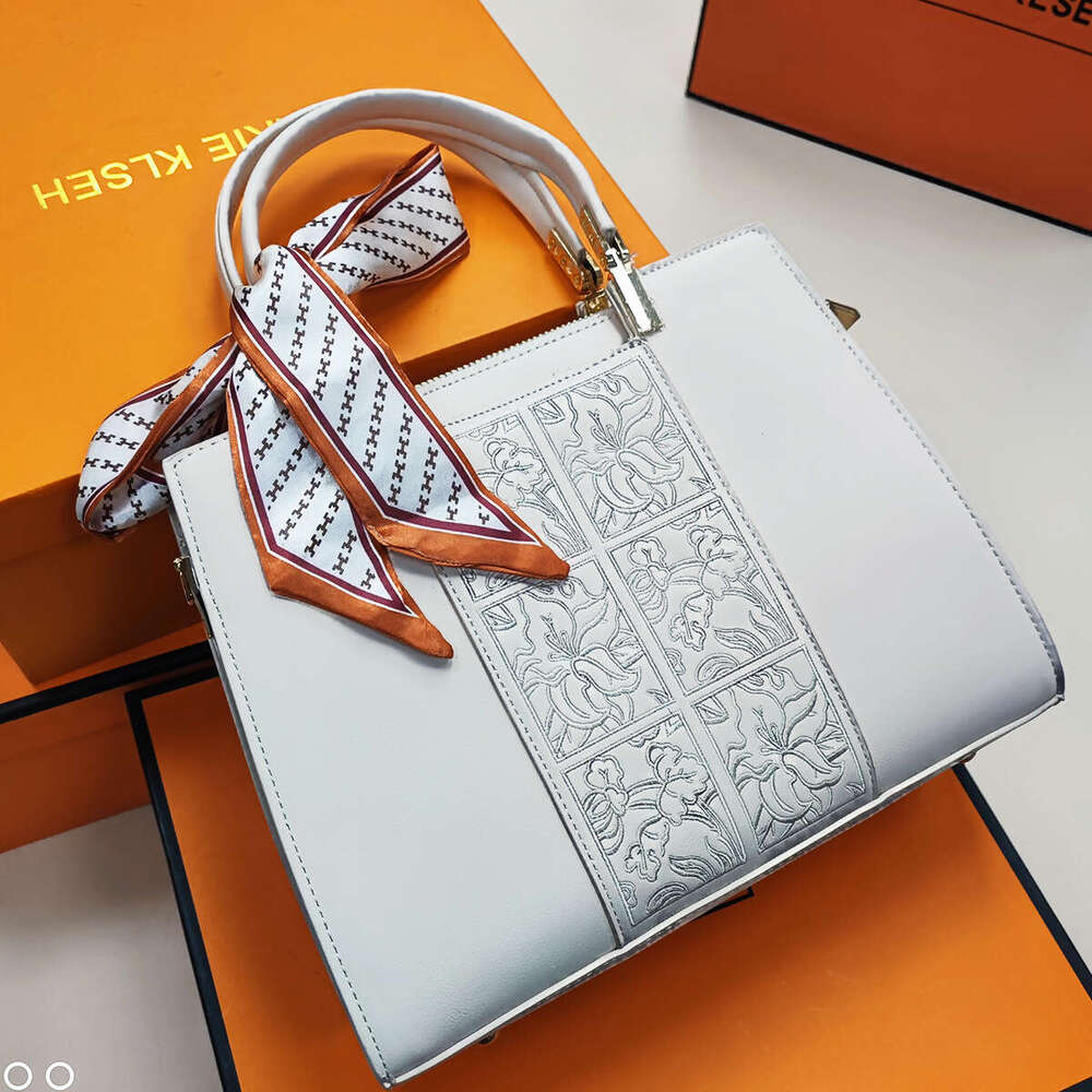 Mother's Day Gift Embroidery New Chinese Style Large Capacity Handheld Mom's With A Grand And High Grade Feeling Crossbody Women's Bag