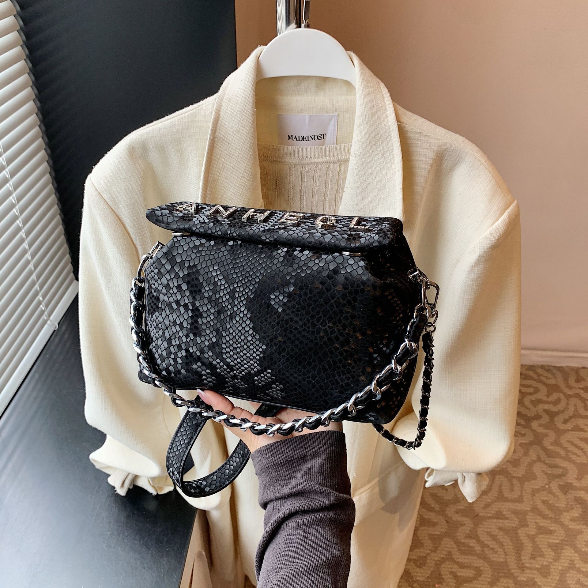 Designer Pack Women S Snake Patterned Chain Women S New Magnetic Buckle Letter Pillow Bag Summer Single Shoulder Crossbody Bag Free Shipping