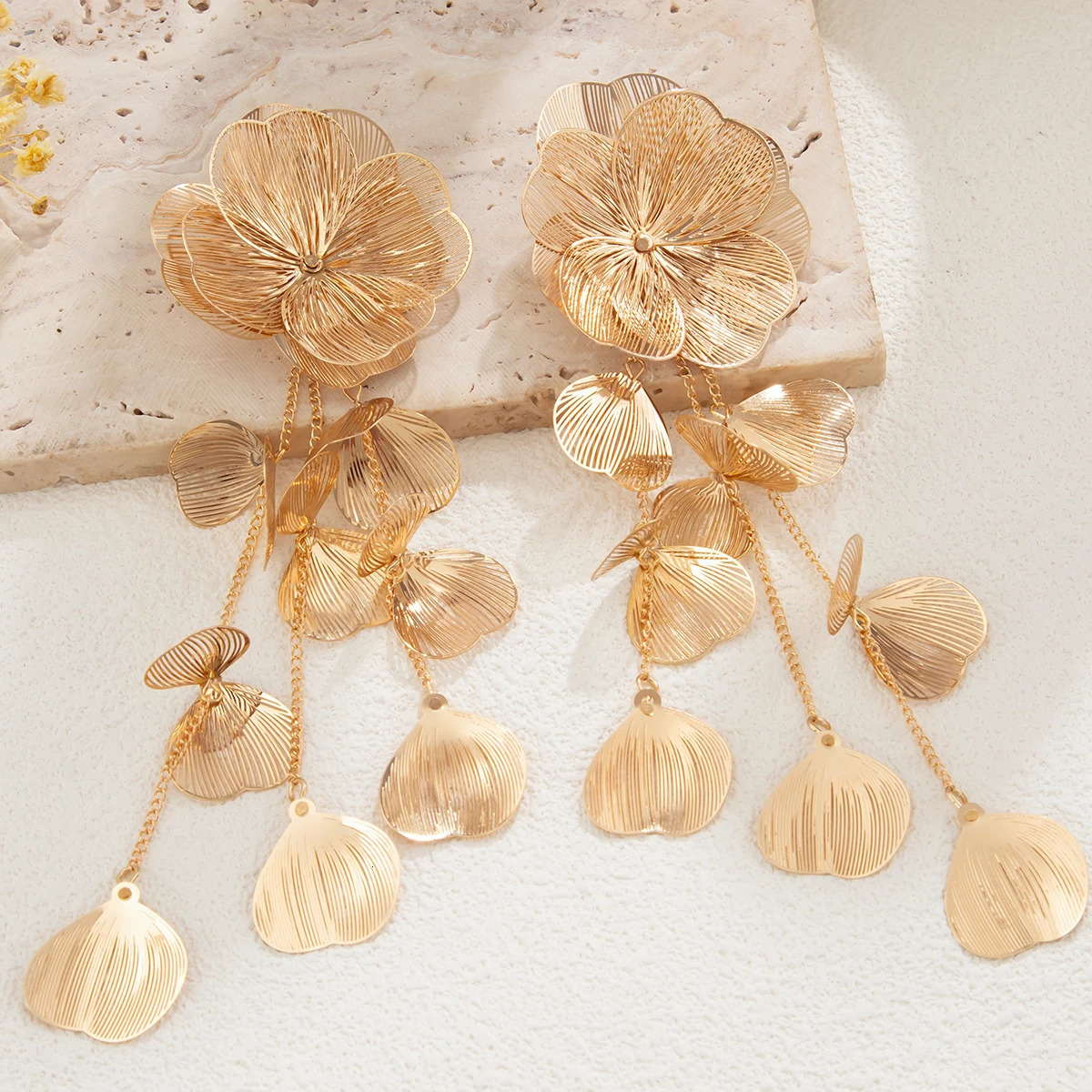 Ingemark Romantic Leaf Petal Flower Drop Earrings for Women Wed Bridal Kpop Long Tassel Hanging Piercing Earring Wed Accessories 250514