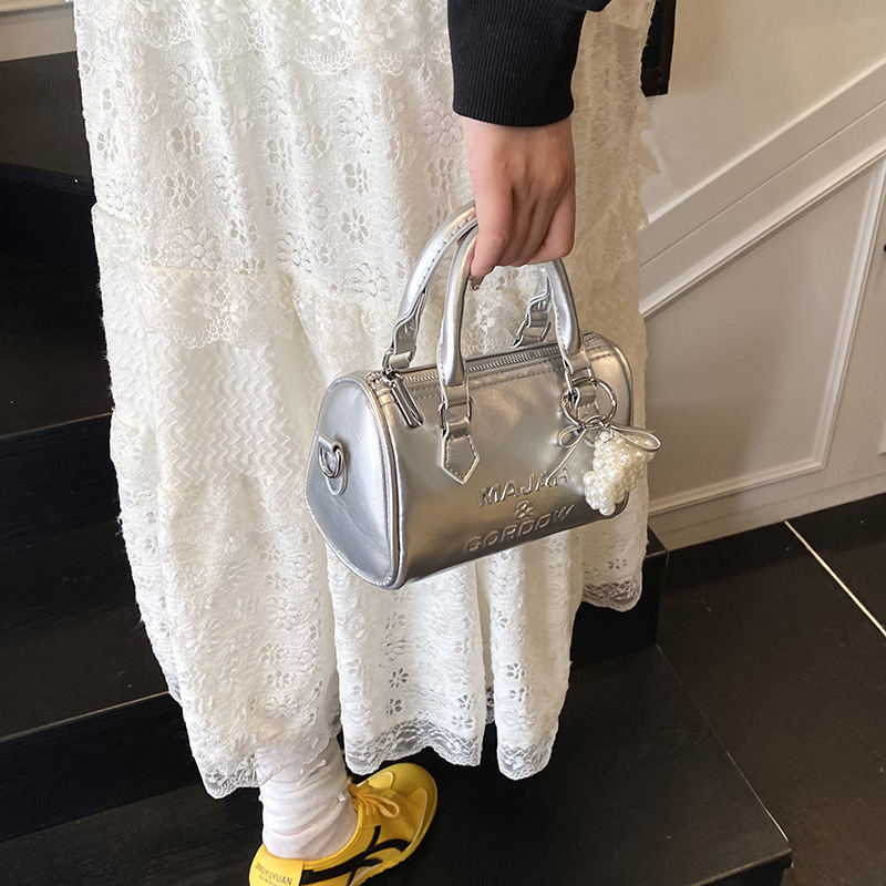 2025 New Free Delivery Designer's Bag Casual Texture Niche Design Pillow Fashion Stylish Trend Women's Simple Shoulder Crossbody Bag