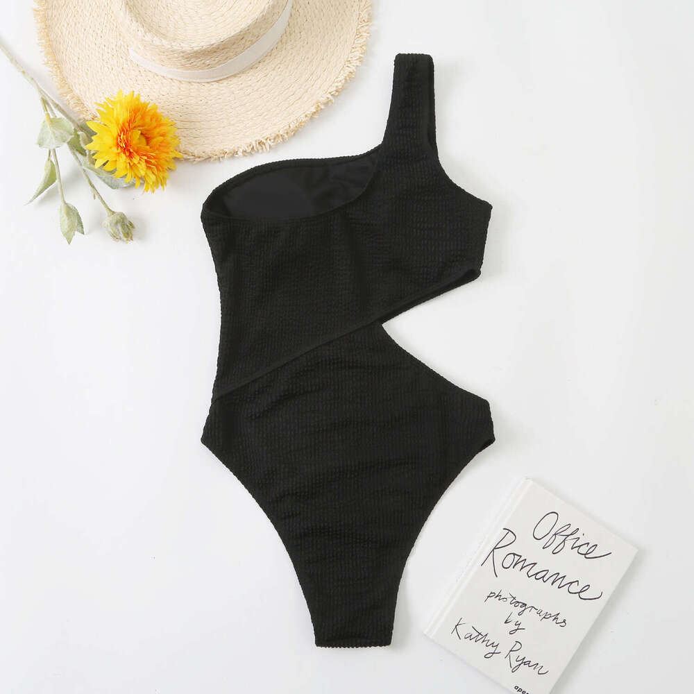 New sexy single shoulder solid color one-piece swimsuit from Europe America, hot selling and explosive for women. Source: 2025 new casual fashion tren
