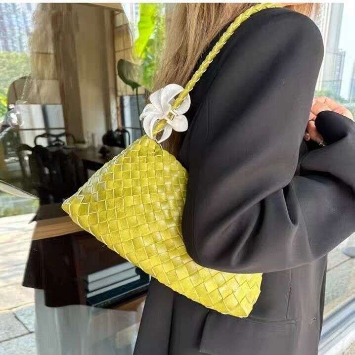 2025 New High end Knitted Underarm Bag for Women Versatile and Fashionable Handheld Single Shoulder Mother Bag Handbag