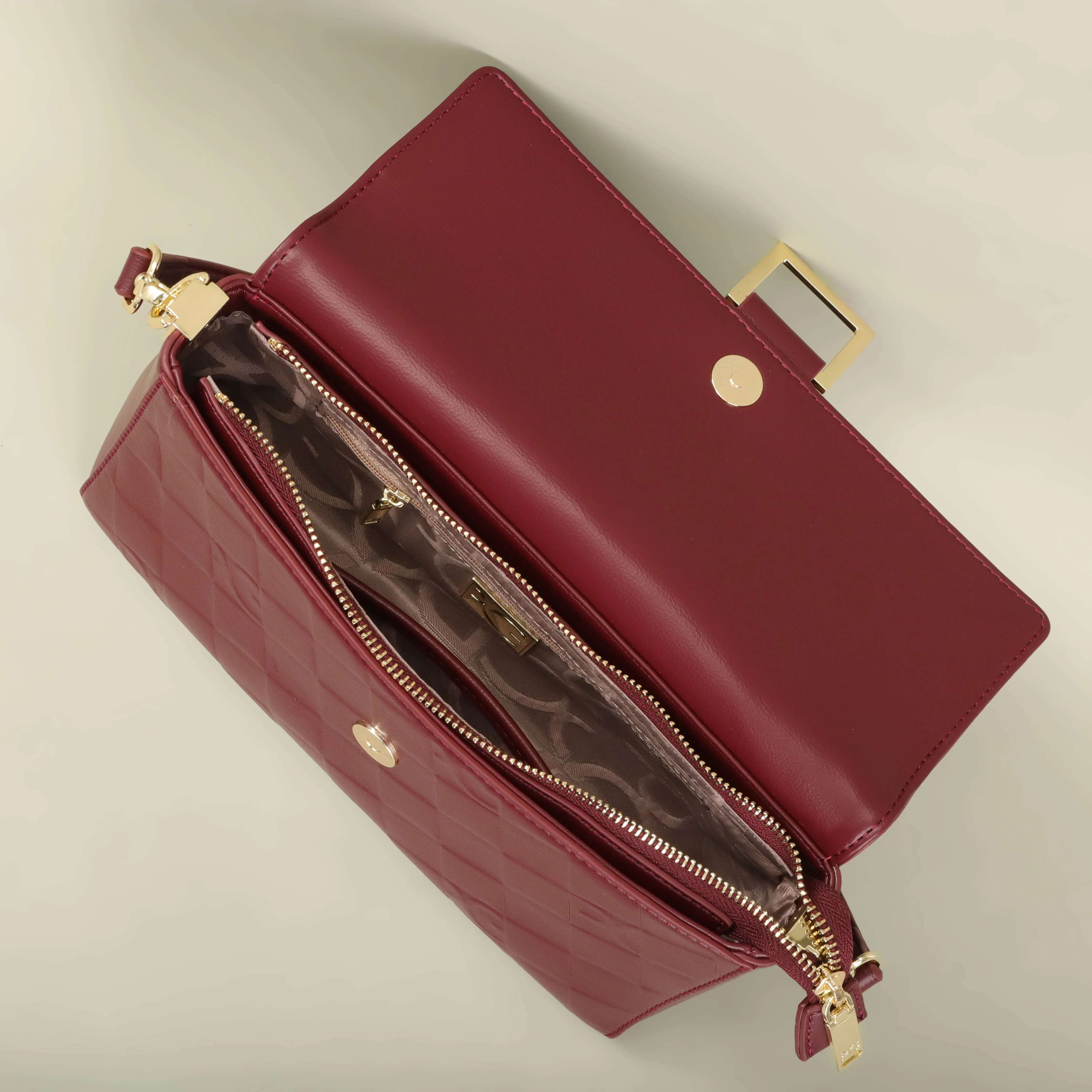 PG Exquisite Brand Fashion Handbag Classic Solid Design Shoulder Dark Letter Emed Ladies Party Bag