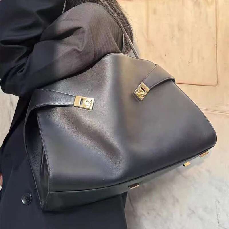 Brand All-Match Lock Buckle Shoulder Underarm Large Capacity Mommy Designer Hardware Crossbody Bag Women Roomy Bags