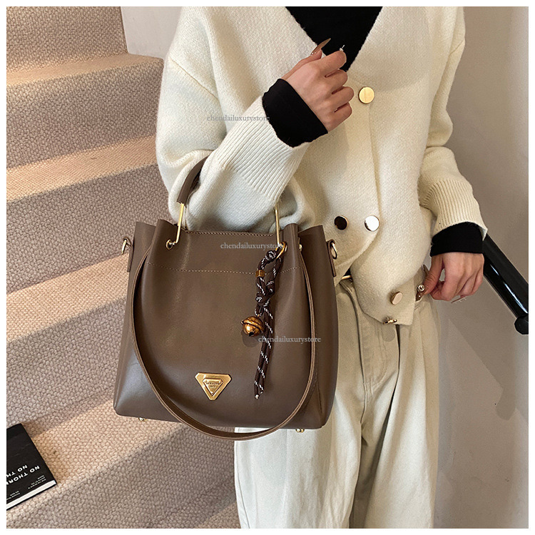 2025 Fashion Women's Handbag Free Shipping Designer Bag Daily Leisure High Quality Soft Leather Commuter Shoulder Bag Multi Functional Crossbody 