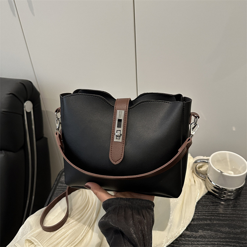Free Delivery Designer Bag Large Capacity Bucket 2025 Fashionable And Versatile Single Crossbody Soft Leather Premium Wide Shoulder Strap Underarm Bag