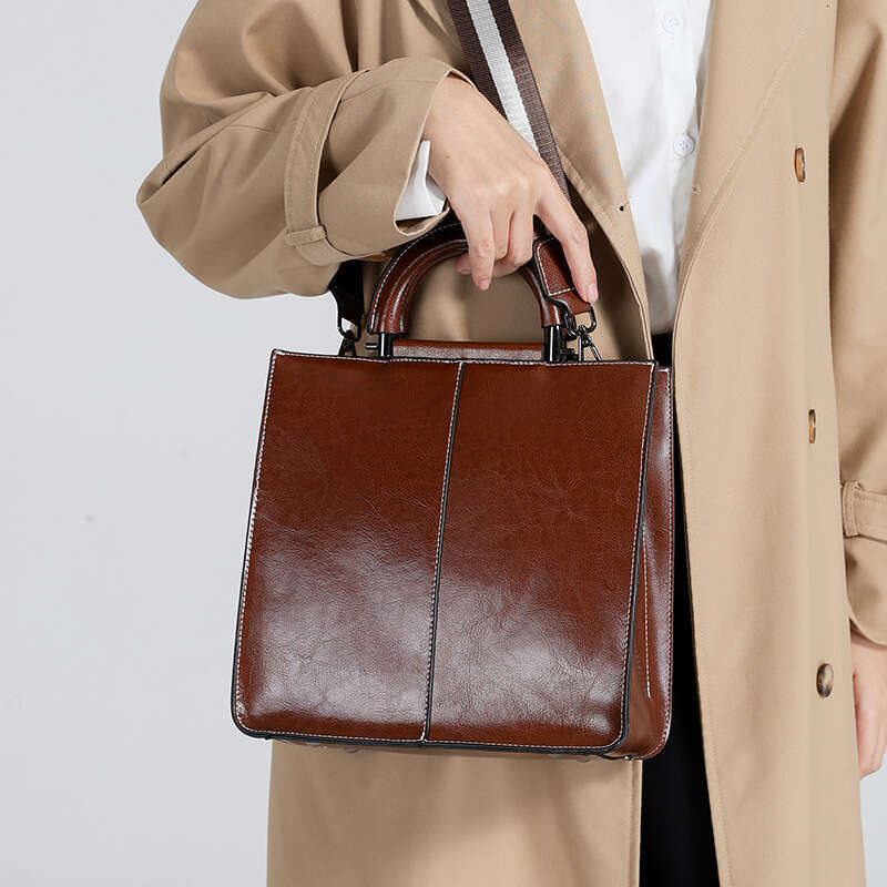 Tote Bag Oil Wax Cowhide For Women S High End Commuting Handbag New Large Capacity Single Shoulder Bag KQ
