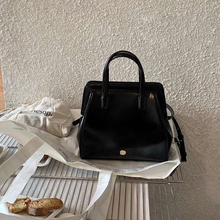 Korean Style Autumn And Winter New Ins Women's Bag Lightweight Niche Black Backpack Trendy Handheld