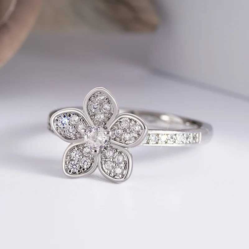 925 Sterling Silver Flower Finger Ring for Women Dazzling Cubic Zirconia Wedding Accories Aesthetic JewelryXJ250514