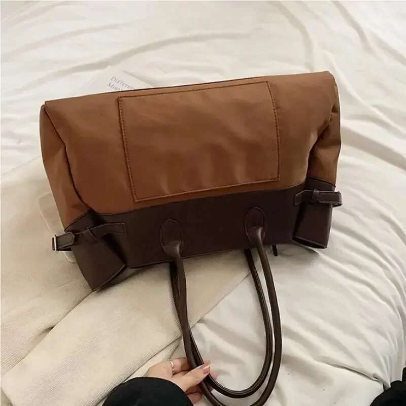 Retro Women's Large Capacity Tote Spacious Work Commuter Purse Vintage Shoulder Bag For Travel Daily Use