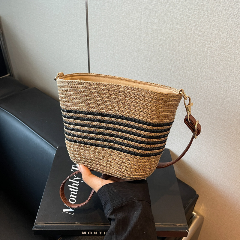 2025 new grass woven striped French beach designer retro high-end multifunctional vacation woven bucket shoulder horizontal mobile phone bag