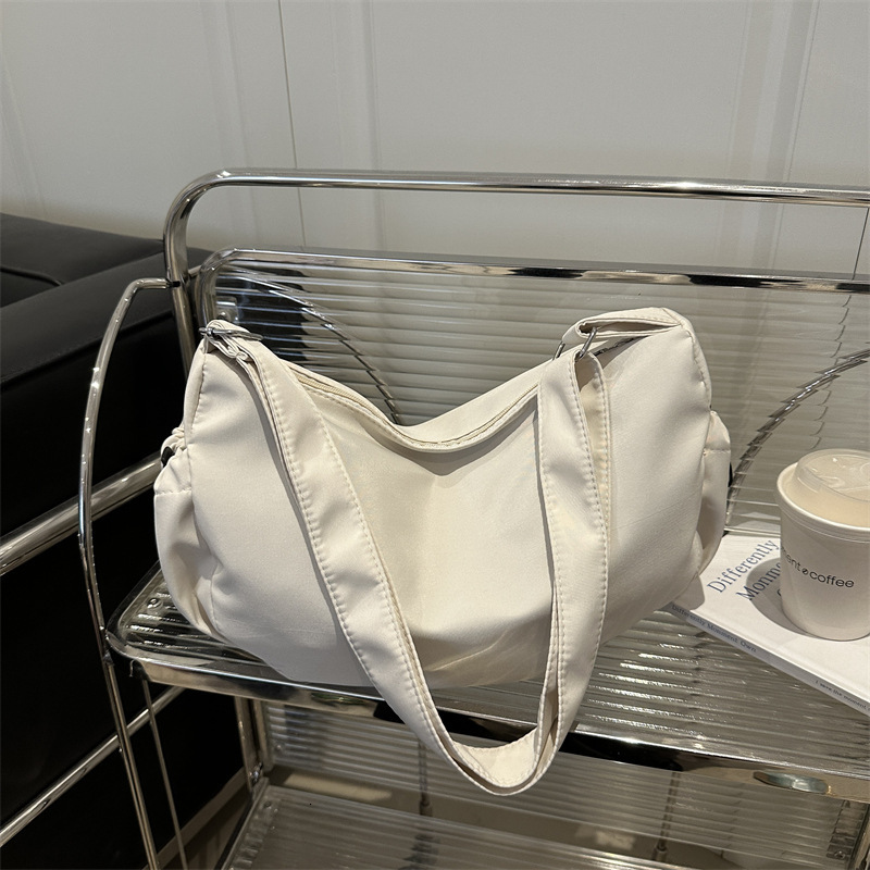 2025 New Free Delivery Designer Bag Nylon Cloth Women's Super Luxury Bag Soft Fabric New Versatile Shoulder Dumpling Large Capacity Simple Crossb