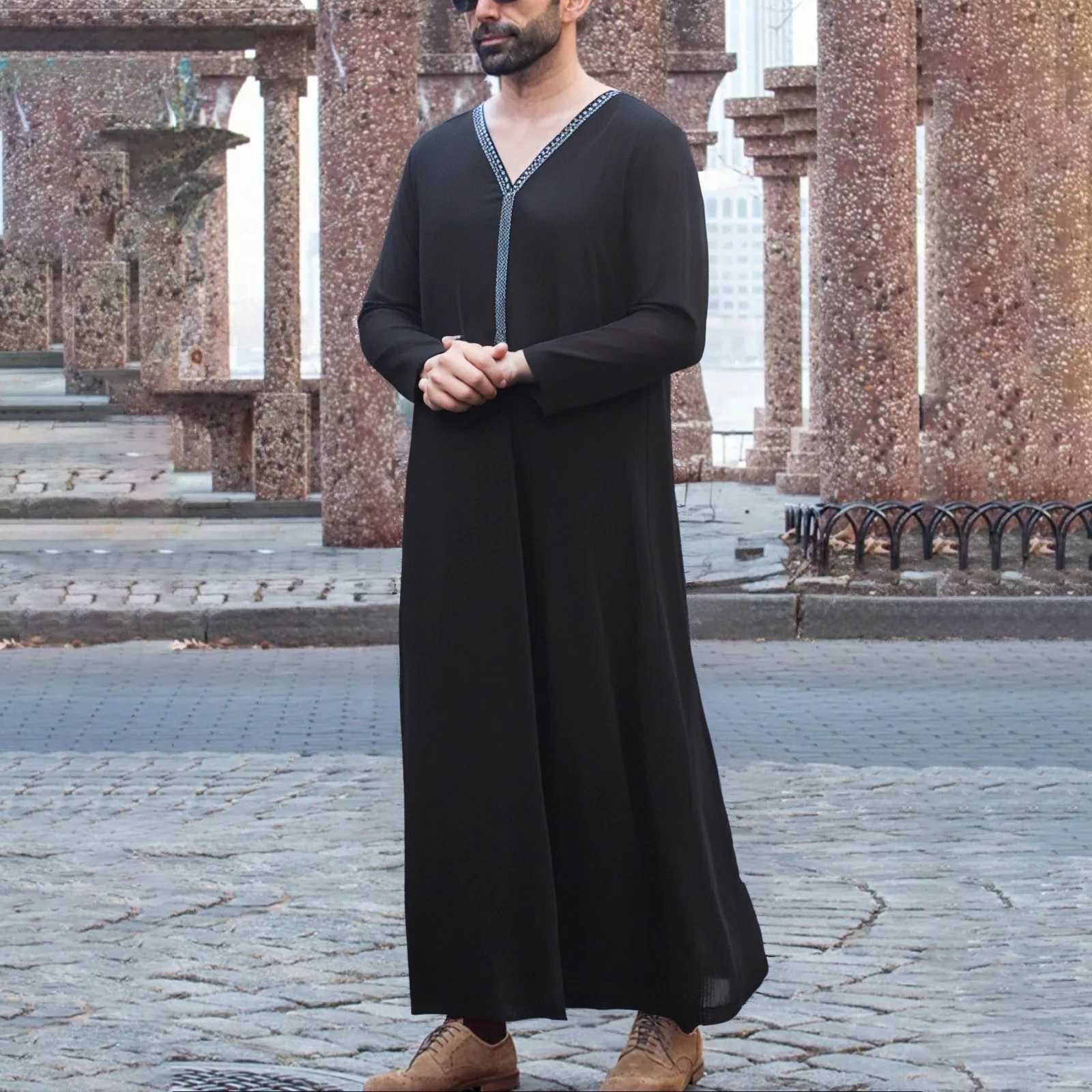 2025 New Muslim Fashion Abayas For Men Arabic Kaftan Embroidery Loose Breathable Casual Robe Islamic Clothing Men Jubba Thobe X250514