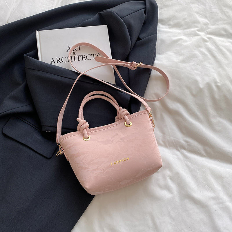 New Commuting Casual And Highend Handbag Korean Version Solid Color Single Shoulder New Free Delivery Designer Bag Crossbody Luxury Bag Small Square B