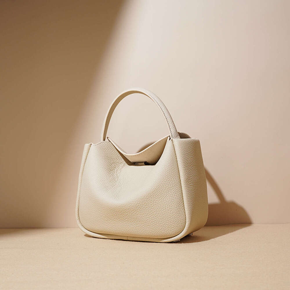 2025 Spring New Small And Unique Extremely Simple Versatile Commuter Underarm Luxury Cross Shoulder Women's Bag