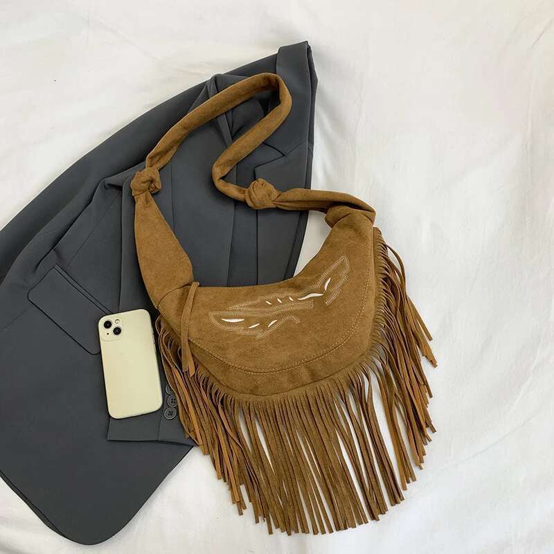 Shoulder Women Suede Tassels Crossbody Large Capacity Crescent Bag Trendy for Commuting Travel