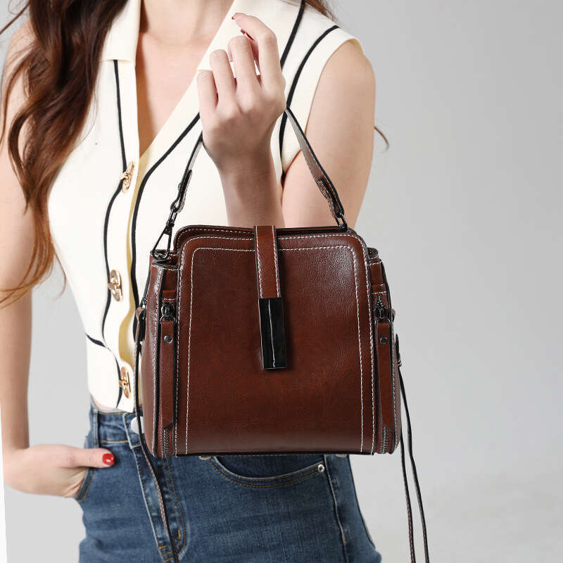 Fashion crossbody women's 2025 retro shoulder bag, high-end commuting handbag, new casual versatile fashion