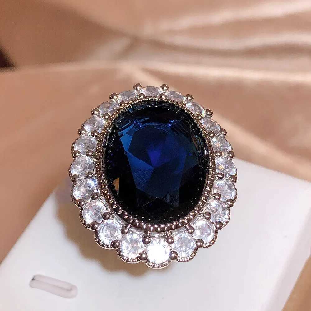 NEW Domineering Sphire Grand Oval Diamond Couple Ring for Women Dark Blue Geometric Silver-Plated Anniversary Gift JewelryXJ250514