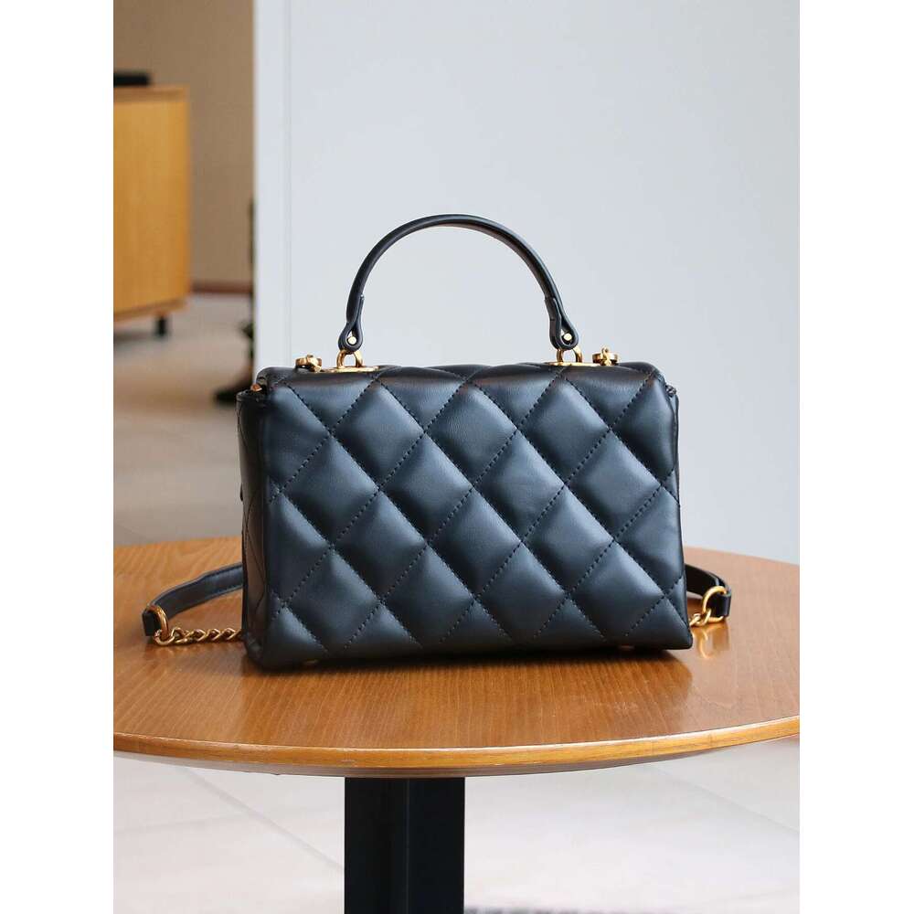 Fashion Spring And Summer 2025 New Rhombic Chain Temperament Handbag High Sense Niche Design Shoulder Messenger B