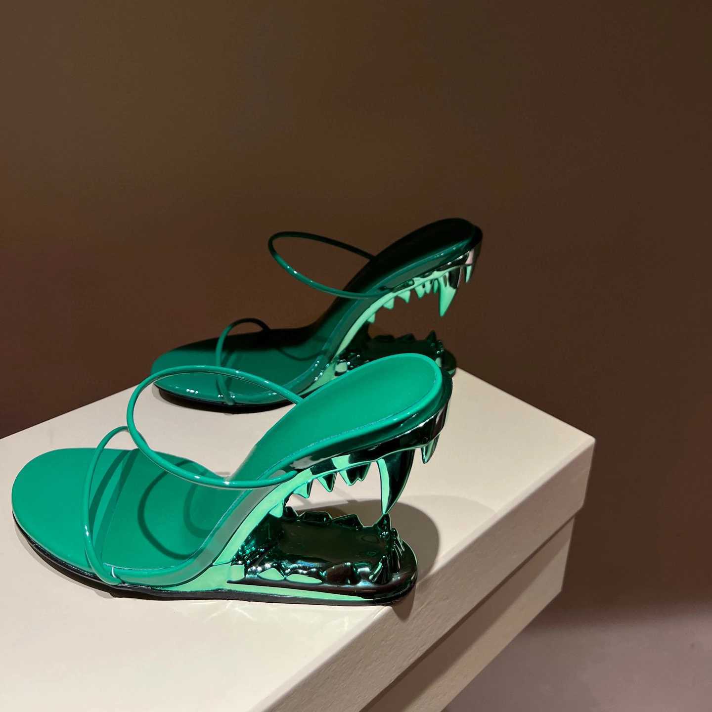 European and American Summer New Fashion Women Metal Teeth Sandals Profiled Heels High-heeled Runway Show Girl Sandals W250514