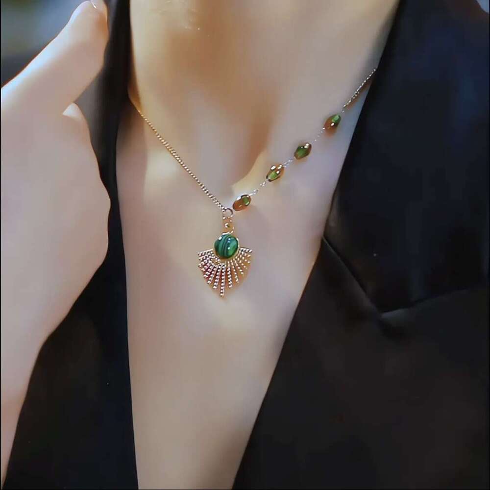 Jewelry: turquoise pendant necklace, fashionable, simple, light temperament, pea stone accessories