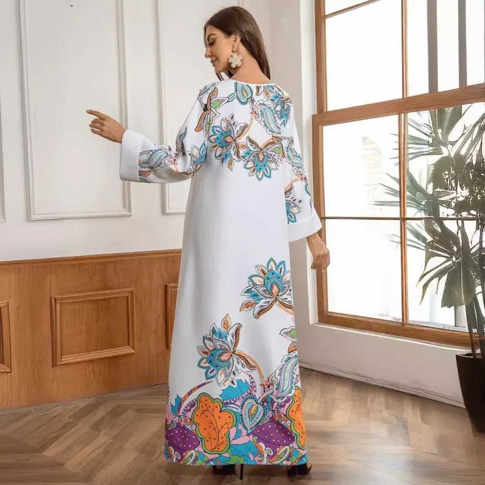 Turkish Muslim ladies elegant abaya It is a new-style printed V-neck dress from Dubai Arabia adorned with dded beads X250514