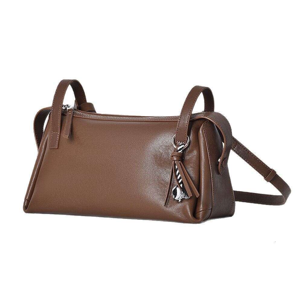 2025 New Large Capacity Pillow Fashion Crossbody Leather Single Shoulder Women's Handheld Commuter Bag