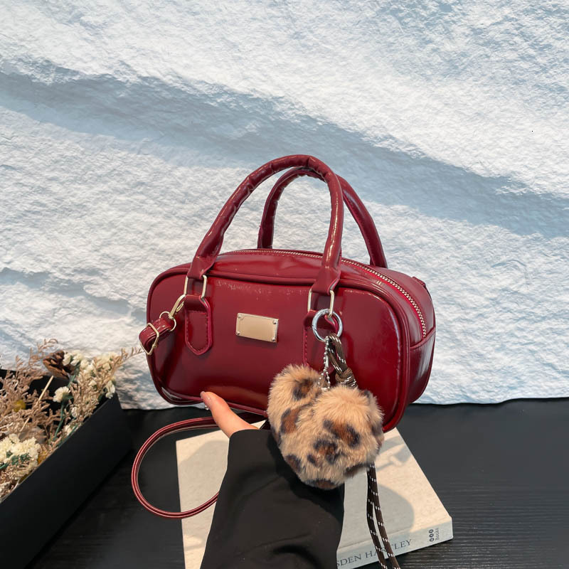 Free Delivery Designer Bag Handheld Bowling For Women In Autumn And Winter 2025 New Trendy Frosted Small Square Capacity Commuting Single Shoulder Cro