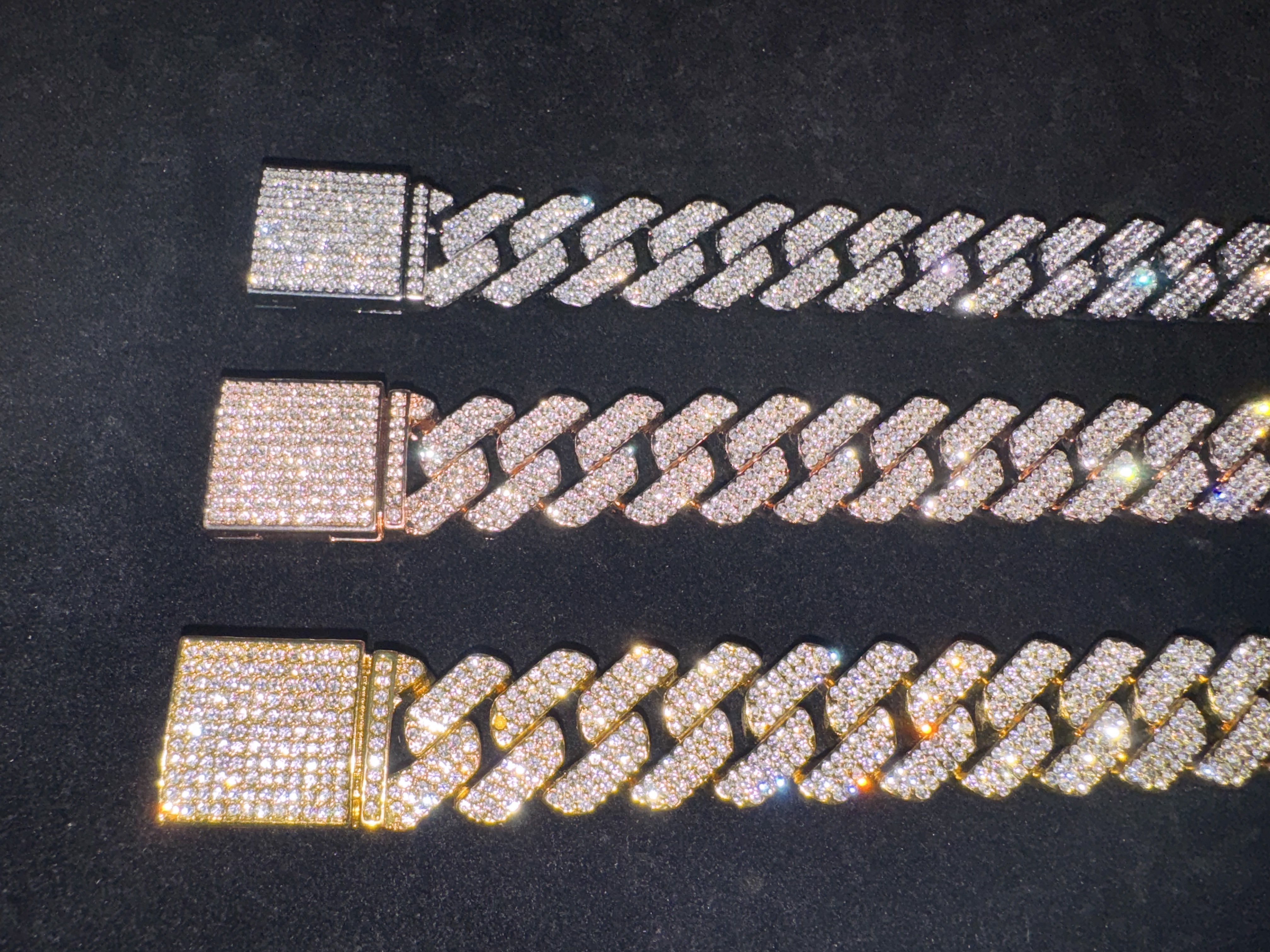 This season's newly launched 18mm wide luxury high-quality Cuban chains are men's Mosan stone necklace and men's hip-hop bracelet.