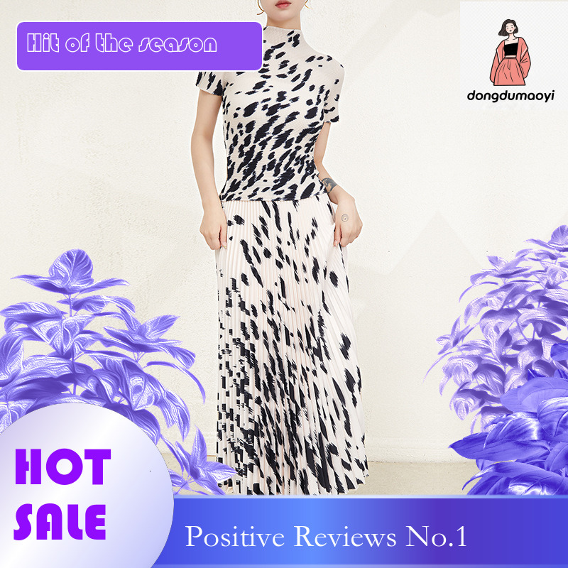 dongdumaoyi Wrinkled leopard print age reducing fashion for women's three bedroom new slimming versatile T-shirt top A-line skirt two-piece set