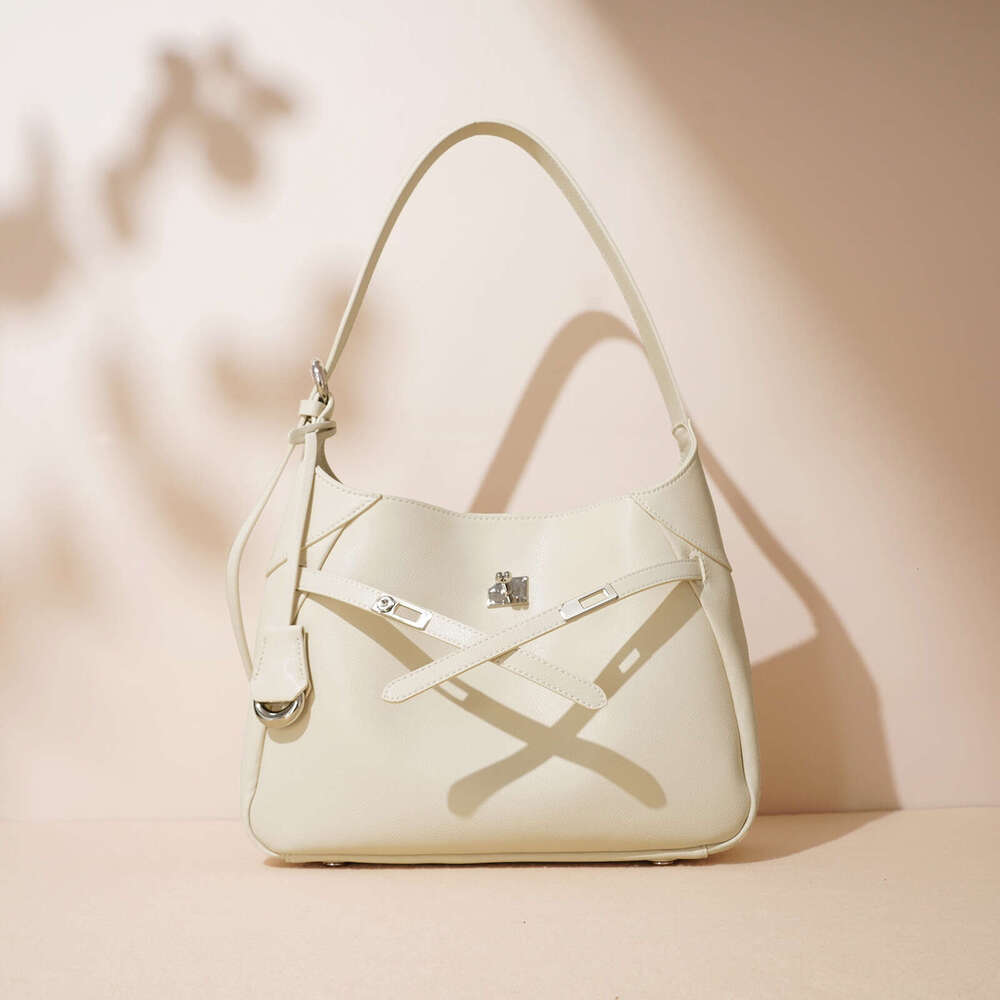 2025 Autumn And Winter New Single Shoulder Crossbody Leather Niche Design High-End Fashion Simple Women's Armpit Bag