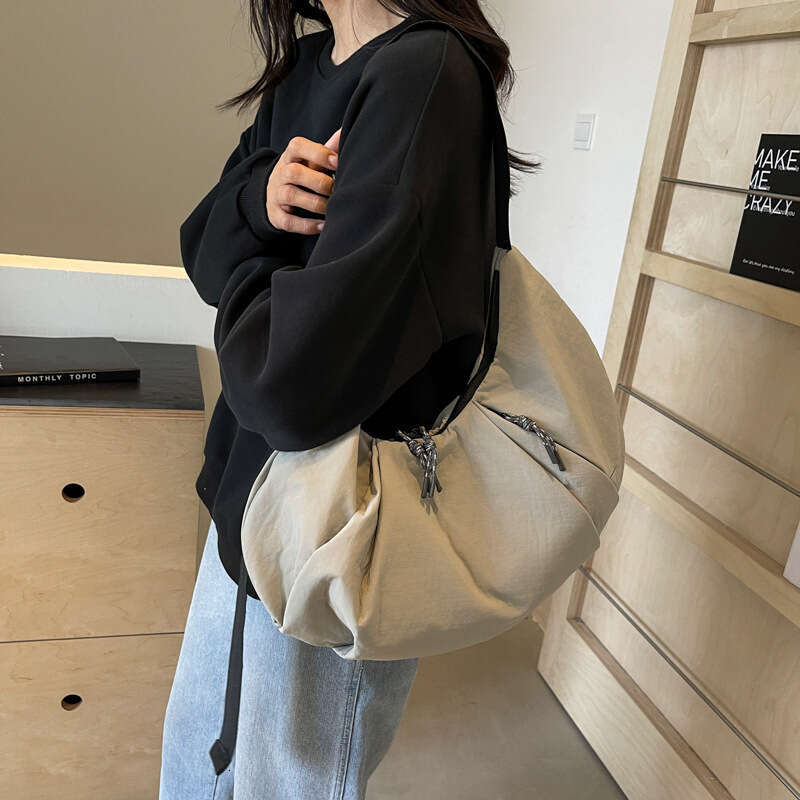 French Style Minimalist Pleated Crossbody 2024 Autumn/Winter New Large Capacity Shoulder Bag Personalized Casual Crescent Handbag