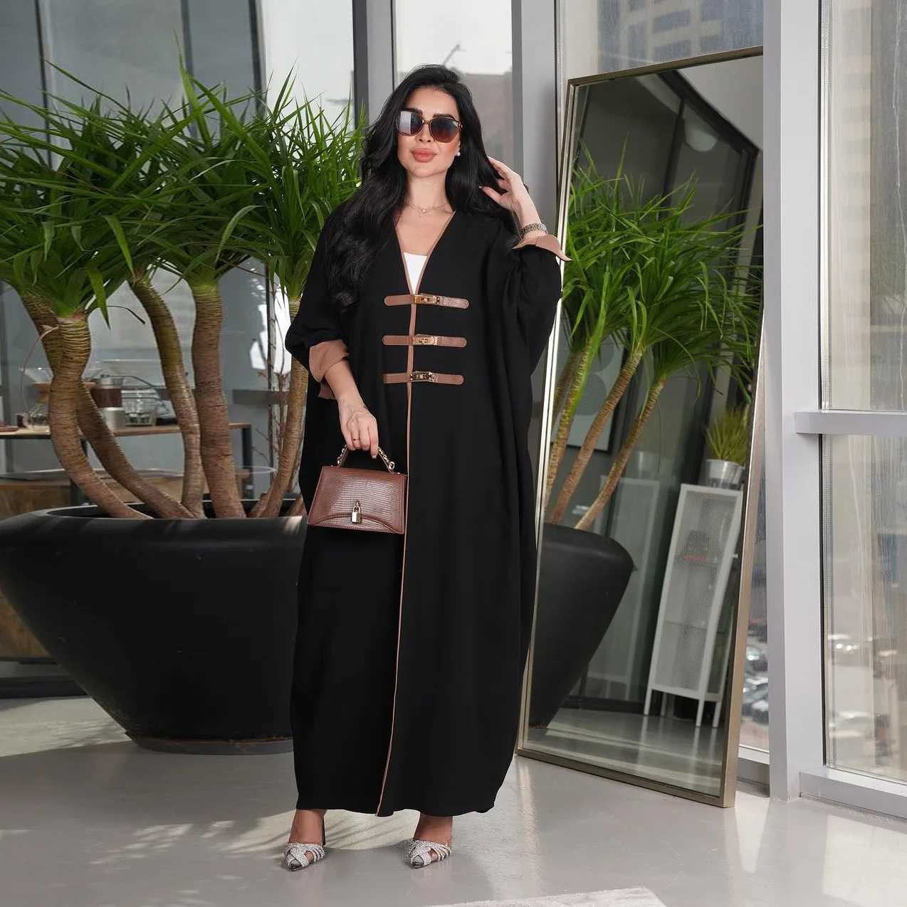 2024 New Dubai Fashion Modest Solid Open Kimono Abayas Leather Buckle Long Slve Contrast Color Robe Ramadan Muslim Women Robe X250514