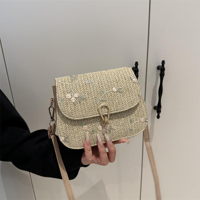 Straw For Women 2025 New Trendy Spring And Summer Fashion Lace Flower Woven Saddle Casual Westernstyle New Free Delivery Luxury Bag Designer Bag Shoul