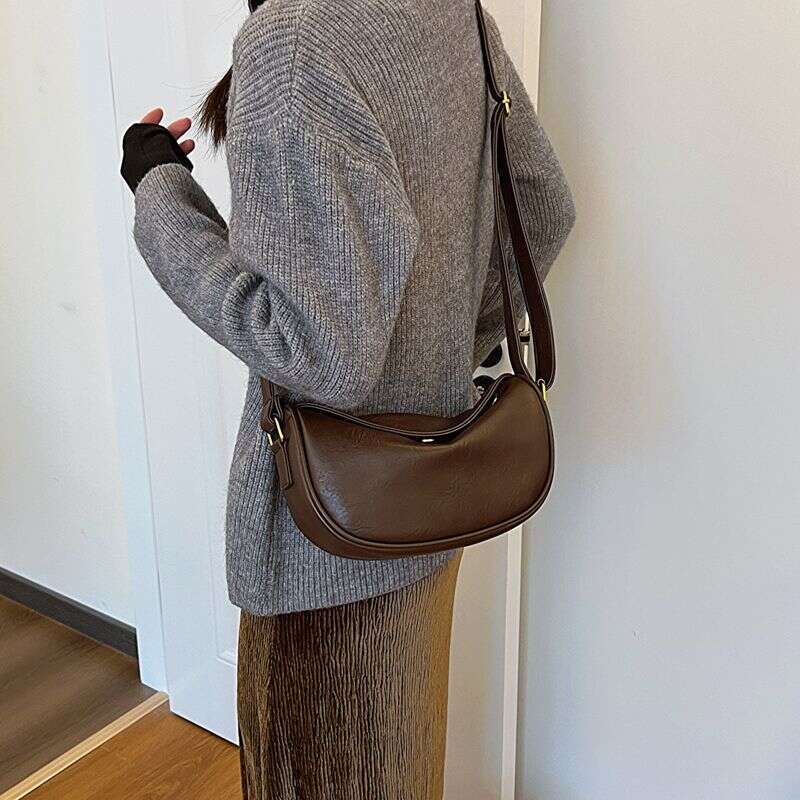 Bag crossbody 2025 new autumn and winter style large capacity niche design shoulder women's dumpling bag