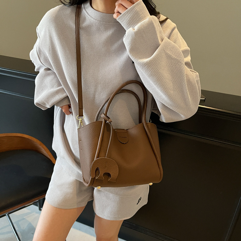 Vegetable Basket Handbag for Women 2025 New Spring/Summer Simple Water Bucket Steamed Bun Mother Advanced Sensory Communication Qin Crossbody Bag