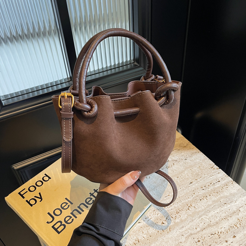 Advanced suede handbag, vegetable basket, water bucket new niche mother and child bag, western-style single shoulder crossbody pleated bag