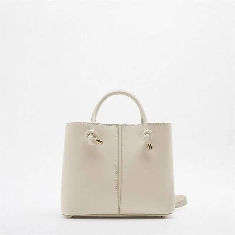 New Women's Handbag, Crossbody Bag, Niche Design, Leisure Bucket Mini City Bag Detachable Cross-Body Strap.